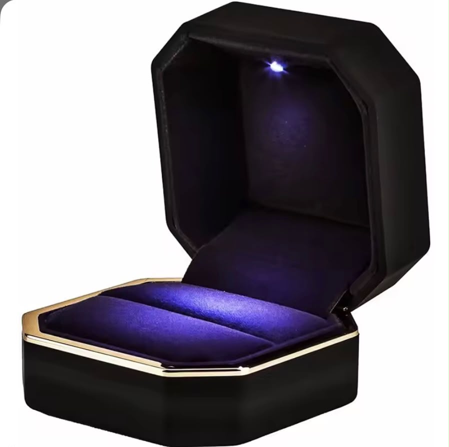 Estuche para anillo con luz LED